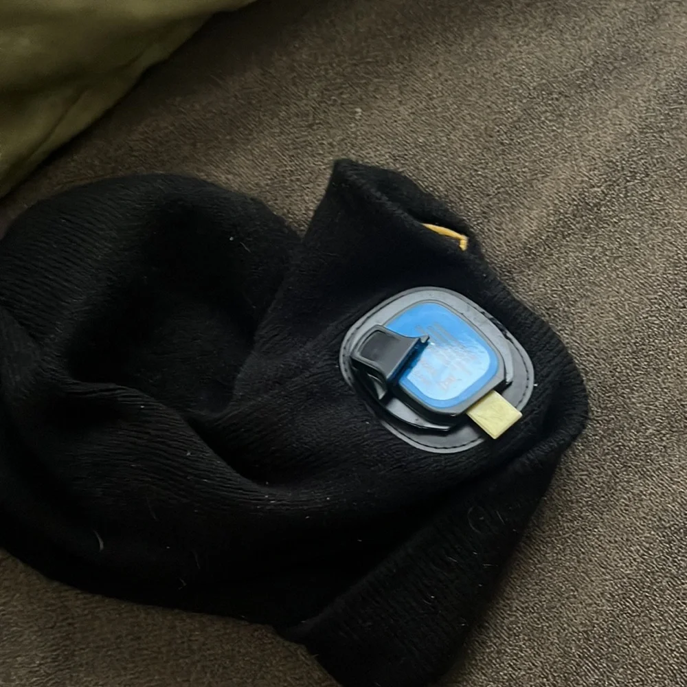 UPS wool winter hat with rechargeable bright light. Black